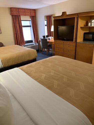 Quality Inn & Suites Greenfield I-70 - image 11