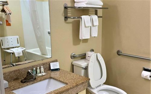 Quality Inn & Suites Greenfield I-70