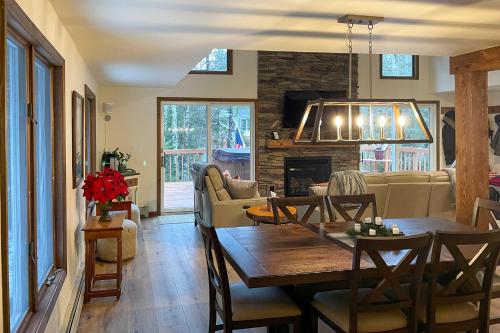 Newly Renovated Tannersville Home Hot Tub and Deck - image 6