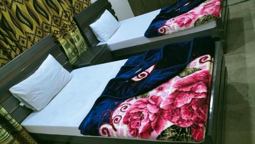 Hotel Decent Lodge, Мултан