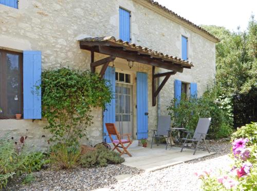 Viesnīcas āriene, Farmhouse Sleeps 11 with Shared Pool in Eymet