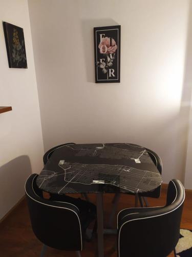 Facilities, Paraguay 1747 in Del Abasto