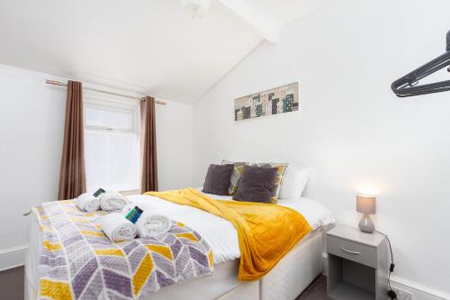 Pass the Keys Cheerful 4 bedroom family home in Blackpool gîte à louer Great Marton