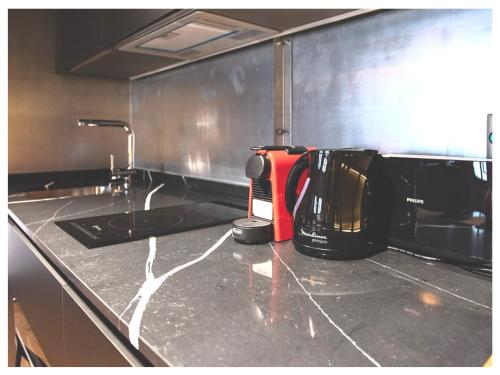 One-Bedroom Apartment image 5