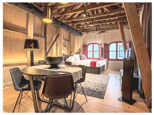 One-Bedroom Apartment image 9