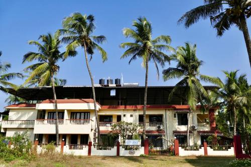 SHANU'S SEASIDE INN - Near Candolim Beach, Goa