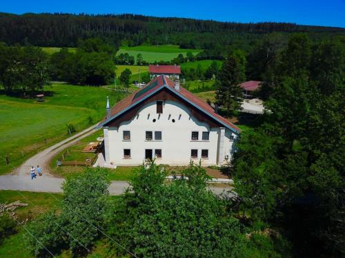 Ferme Comtoise du XVIIIème Siècle gîte à louer Les Combes