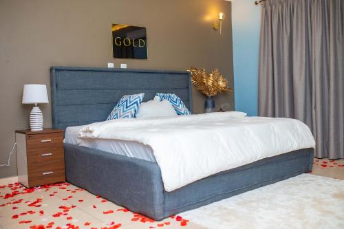 Piano & Gold Collections, Peduase in Aburi