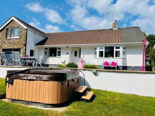 Ushuaia - Hot Tub, Pet Friendly, Walk to Beach gîte à louer Amroth