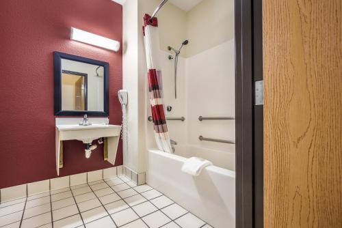 Red Roof Inn St Louis - Troy IL - image 10