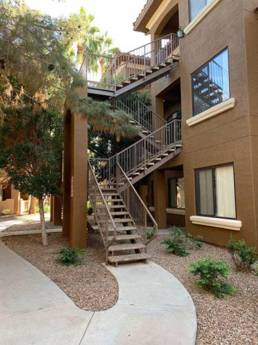 Frontdesk Cortland at Raven Apts Phoenix Arizona - image 7