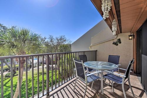 Siesta Key Condo with Balcony - Walk to Beach and Bay - image 5