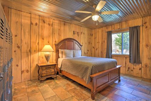 Cozy Summerville Cabin Private Hot Tub, Fire Pit!