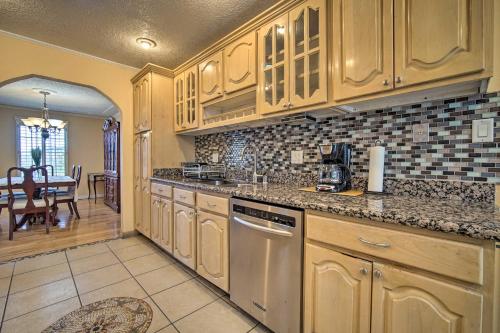 Home in El Paso with BBQ 4 Mi to Sunland Park! - image 11