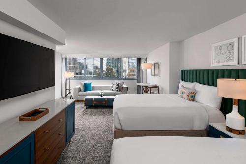 2 queen beds
