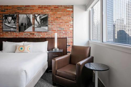 1 king bed, 1 sofa bed