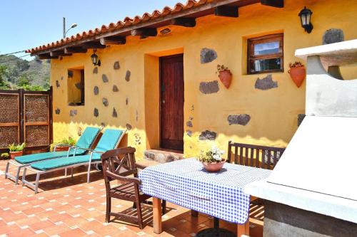 Apartment in Moya with communal pool