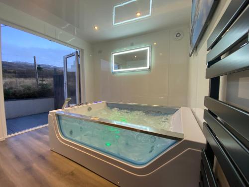 Picture of Highland Stays - Ben View Room & Jacuzzi Bath