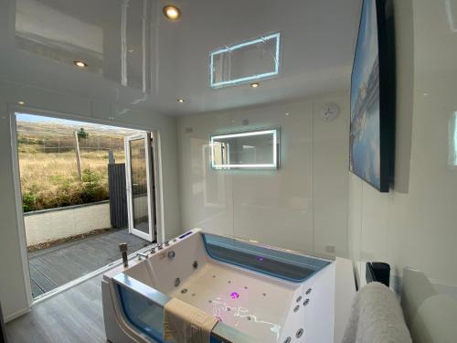 Picture of Highland Stays - Ben View Room & Jacuzzi Bath