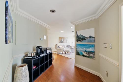 Quiet Getaway in Gated Community! Private Deck and BBQ - 18 Mi to Downtown Baltimore condo