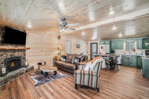 The Cozy Cabin in Thompsonville, USA