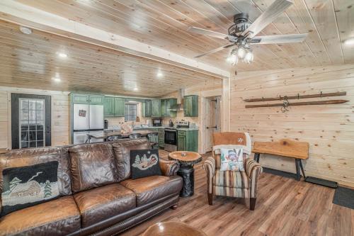 The Cozy Cabin in Thompsonville, USA