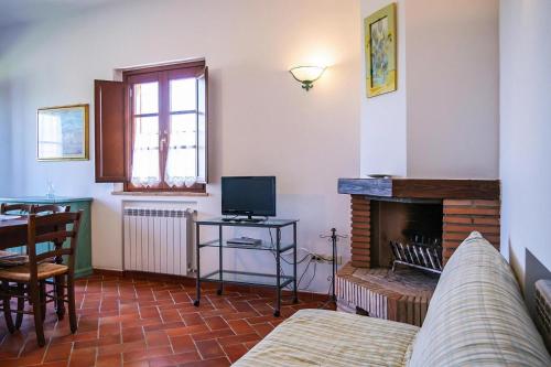 Apartment in Montaione with fireplace