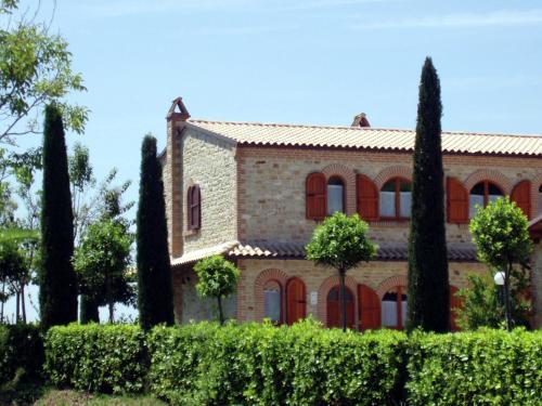 Valley View Holiday Home in Montelparo with Pool Garden gîte à louer Montedinove