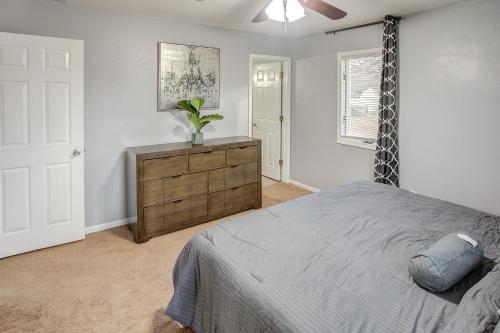 Belleville Beauty - Luxury Stay for Work or stay for Play either way this is the perfect property for you! residence in Belleville, USA