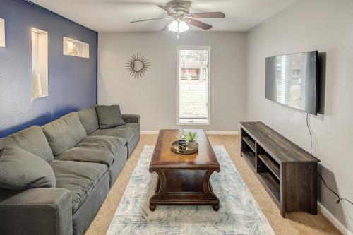 Belleville Beauty - Luxury Stay for Work or stay for Play either way this is the perfect property fo in Belleville (IL)