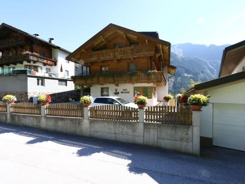 Chalet in Mayrhofen near Ski Slopes - Apartment - Mayrhofen
