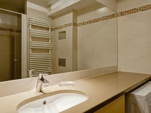 Bathroom, Appartement La Tania, 3 pieces, 6 personnes - FR-1-513-37 in La Tania