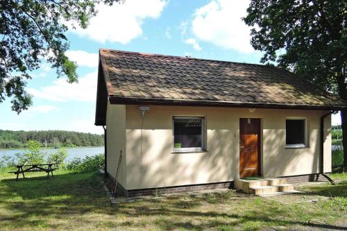 Holiday House in Szczecin at the lake with parking space for 4 persons