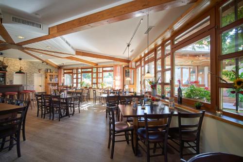 餐廳, Ferienanlage Kirchzarten in 基爾希察爾滕