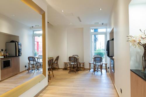 HOTEL AU COEUR DE REPUBLIQUE in 11th - Bastille - Republique