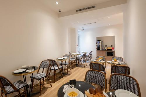 HOTEL AU COEUR DE REPUBLIQUE in 11th - Bastille - Republique