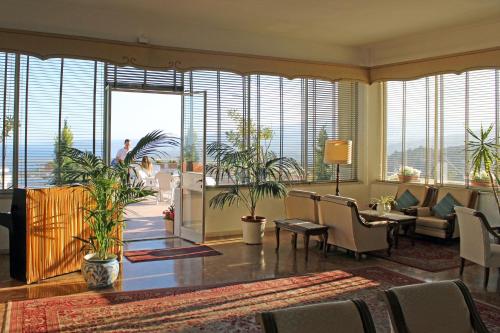 Hotel Mediterranée - image 2