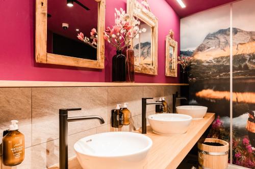 ห้องน้ำ, แคปซูล โฮเทล - แอลไพน์ การ์เดน ซูริค แอร์พอร์ต (Capsule Hotel - Alpine Garden Zurich Airport) in ซูริค