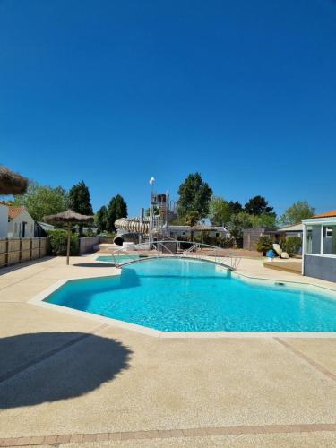 Mobil Home XXL 4 chambres - Camping La Bolée d'Air 4