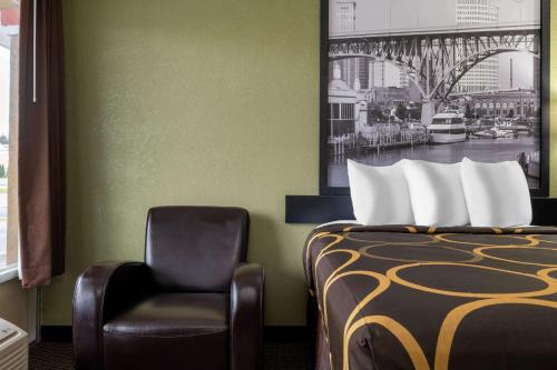 Super 8 by Wyndham Perrysburg-Toledo in Perrysburg, USA