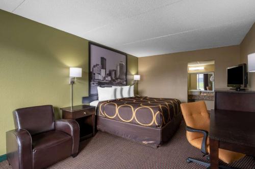 Super 8 by Wyndham Perrysburg-Toledo in Perrysburg, USA