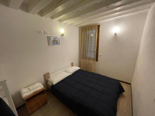 Single Room with Private Bathroom image 6