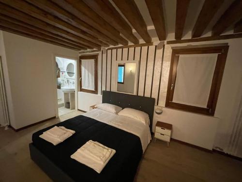 Triple Room with Private Bathroom image 4