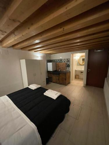 Double Room with Private Bathroom image 4