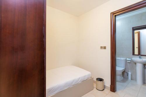 Royal Club By RVHR Grandeur Residence Crescent Palm Jumeirah - image 3