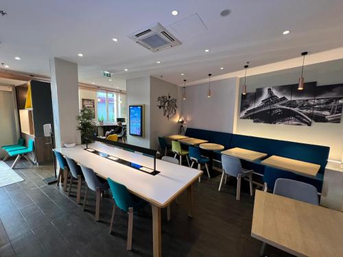 Business center, Holiday Inn Paris-Auteuil By IHG in 16th - Trocadero