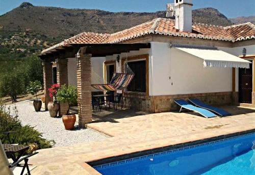  Rural retreat mountain villa, Unterkunft in Alcaucín