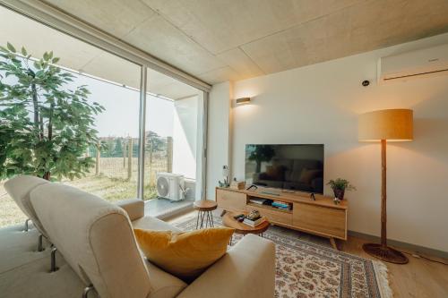 Gaia Design with Pool by Homing