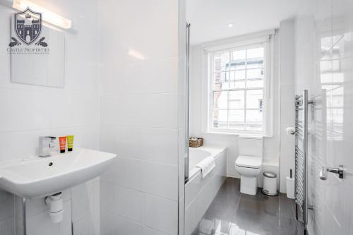 Castle Properties: The Sovereign 5 Bed Town House, Windsor (Foto 8)