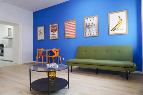Vibrant Design Apartments - Full Kitchen - Wi-Fi - 18 Mins to City Centre in Wien, Österreich